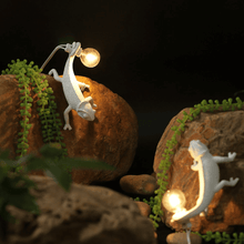 Load image into Gallery viewer, Two Lizard Table Lamps

