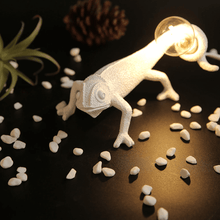 Load image into Gallery viewer, Lizard Table Lamp
