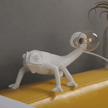 Load image into Gallery viewer, Lizard Table Lamp
